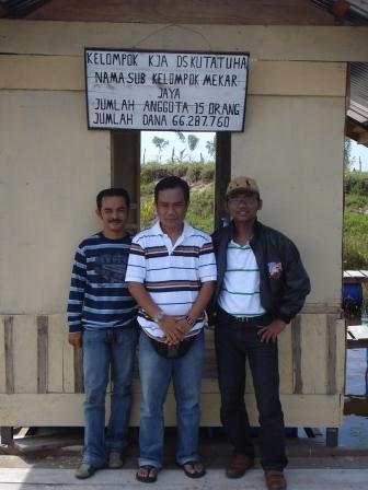 Penulis di atas keramba warga Aceh Jaya (dok: istimewa)